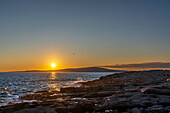 Sonnenuntergang Schoodic Peninsula, Halbinsel im Acadia National Park, Winterharbor, Maine, Ostkueste, USA