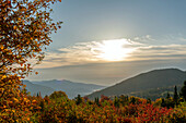  Autumn foliage in the Withe Mountains, morning mood, fall foliage, autumn coloring, Kancamagus Highway, New Hampshire, USA 