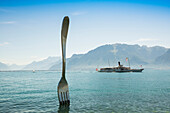 La Fourchette, die Gabel, Skulptur von Jean-Pierre Zaugg, Vevey, Genfersee, Lac Léman, Kanton Waadt, Schweiz