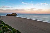 Der Strand von Tenby und St. Catherine's Insel, Tenby, Pembrokeshire, Wales; Großbritannien