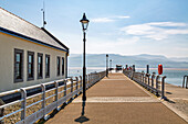 Die Seebrücke von Beaumaris, Insel Anglesey, Gwynedd, Wales, Großbritannien