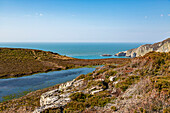 Blick auf "North Stack", Insel Anglesey, Gwynedd, Wales, Großbritannien