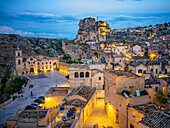  The old town of Matera at night, Matera, Basilicata, Southern Italy, Italy, Southern Europe, Europe 