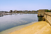  Ville Close with city walls and view of Quai Peneroff and marina, Concarneau, Cornouaille, Finistere, Brittany, France 