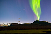 Sweden, Norrbotten County, Nikkaluokta, lake, Northern Lights in the night sky 