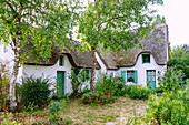 Thatched houses in Ile de Fédrun in the Parc Regional de Briere on the Guérande peninsula, Côte d'Amour, Pays de la Loire, Loire-Atlantique, Brittany, France