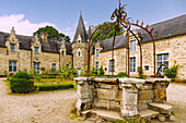 Château de Rochefort-en-Terre with fountain, Rochefort-en-Terre, Morbihan, Brittany, France