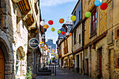  Timber-framed houses of the Rue de la Baudrairie in the old town of Vitré, Ille-et-Vilaine, Brittany, France 
