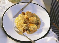 Veal medallions in mushroom cream with ribbon pasta