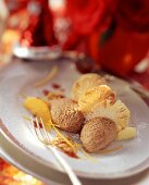 Lebkuchenmousse mit Orangenfilets und Ananas-Chips