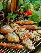 Barbecued chicken kebabs with vegetables