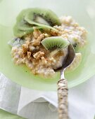 Millet and kiwi fruit muesli