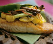 Salmon with spicy pineapple accompaniment (Seychelles)