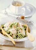Spinach noodles (spaetzle) with cheese sauce and grated apple