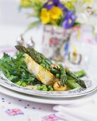 Green asparagus with rocket and ciabatta