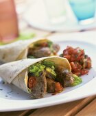 Wurst-Avocado-Wrap