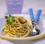 Spaghetti aglio, olio e peperoncino (spicy pasta dish)