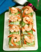 Canapés with shrimps