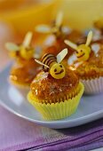 Banana bee muffins