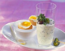 Egg with yoghurt and cress