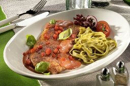 Breaded escalope with tomato sauce and green ribbon pasta