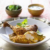 Tandoori chicken with dip (India)