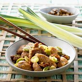 Chicken with walnuts and leeks (China)