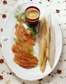 Marinated salmon with honey and mustard sauce and baguette
