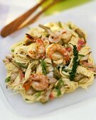 Spaghetti with shrimps, artichokes & green pepper