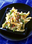 Penne mit Gemüse und Basilikum