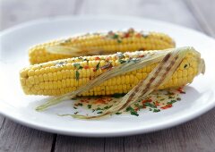 Grilled corn cobs with spicy butter sauce