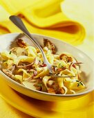 Tagliatelle al ragù di funghi (Nudeln mit Pilzragout)