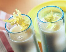Pear drink with celery in two glasses