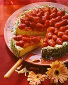 Rübli-Erdbeer-Kuchen, angeschnitten