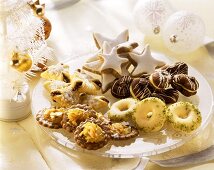 Plate with various Christmas biscuits