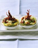 Noodle muffins with tuna and dried tomatoes