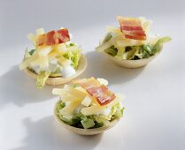 American salad in shortcrust pastry shells