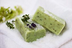 Kräuterseifen mit Lavendel und Badesalz