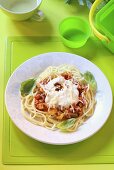 Spaghetti bolognese with yoghurt and cheese