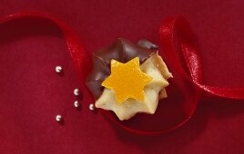 Chocolate-dipped Viennese rosette with orange peel star