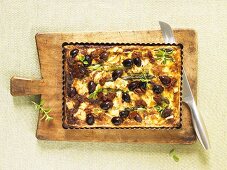 Asparagus tart with goat's cheese, olives & dried tomatoes