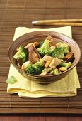 Chicken and broccoli cooked in the wok