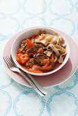 Tomato and pepper sugo with beef and wholemeal pasta