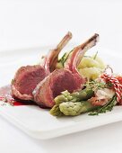 Lamb chops with asparagus and mashed potato