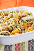 Weizensalat mit Orangen und Zwiebeln