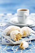 Kourabiedes (Greek almond cookies)