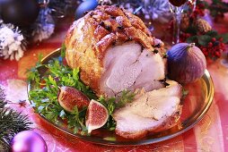 Clove-studded roast ham for Christmas