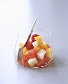 Geeister Wodka mit Melonen-Himbeer-Salat