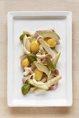 Spargel-Avocado-Salat mit Safrankartoffel & Schinken