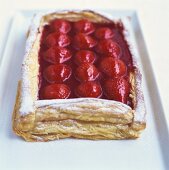 Blätterteigtarte mit Erdbeeren